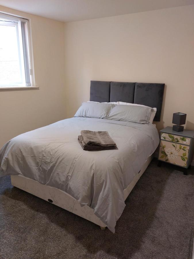 2 Large Bedroom Apartment- Wifi & Parking Fleetwood Dış mekan fotoğraf