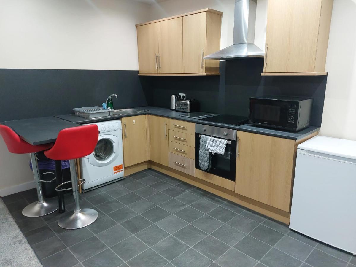 2 Large Bedroom Apartment- Wifi & Parking Fleetwood Dış mekan fotoğraf