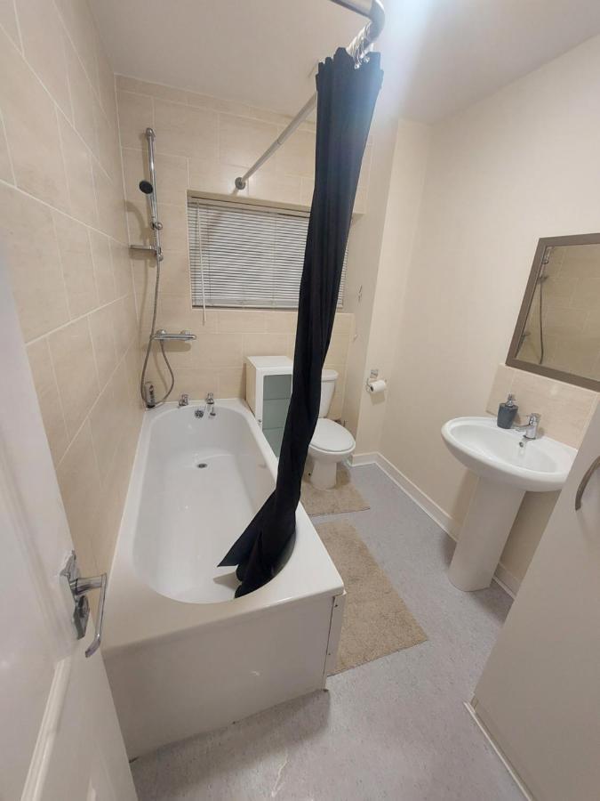 2 Large Bedroom Apartment- Wifi & Parking Fleetwood Dış mekan fotoğraf