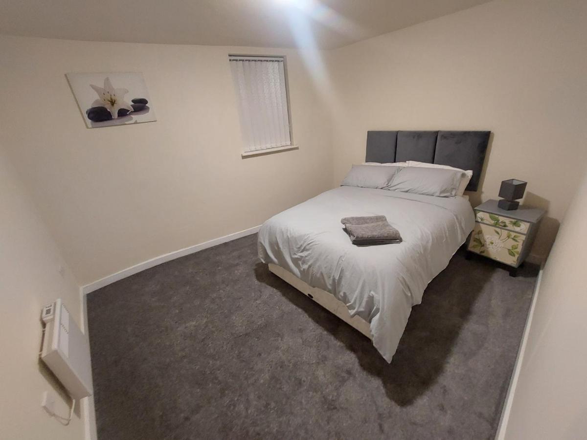 2 Large Bedroom Apartment- Wifi & Parking Fleetwood Dış mekan fotoğraf