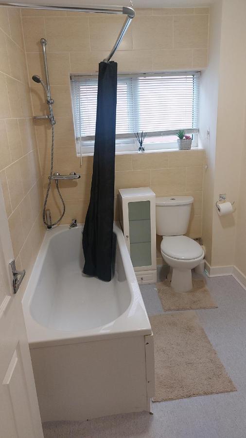 2 Large Bedroom Apartment- Wifi & Parking Fleetwood Dış mekan fotoğraf