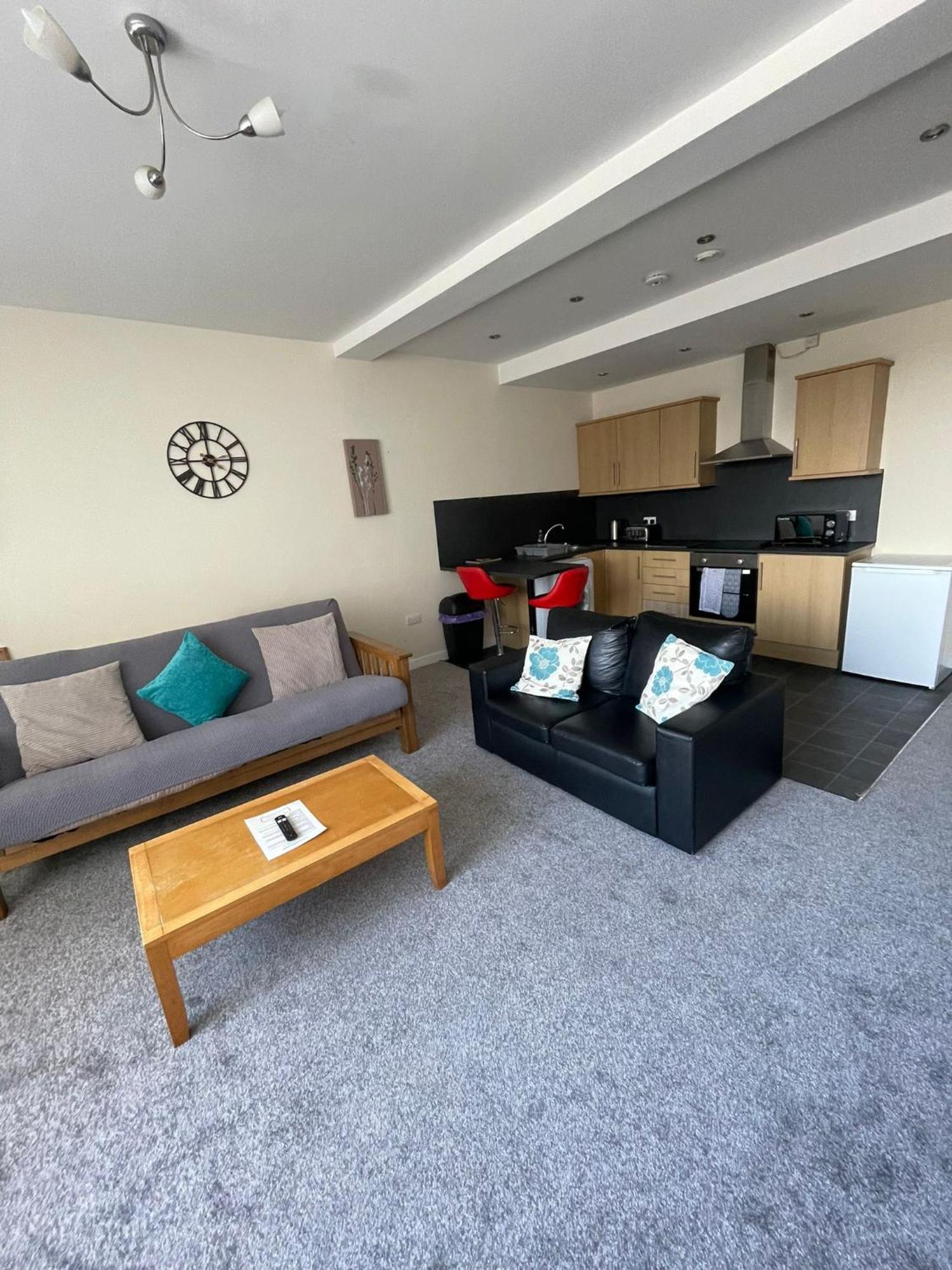 2 Large Bedroom Apartment- Wifi & Parking Fleetwood Dış mekan fotoğraf